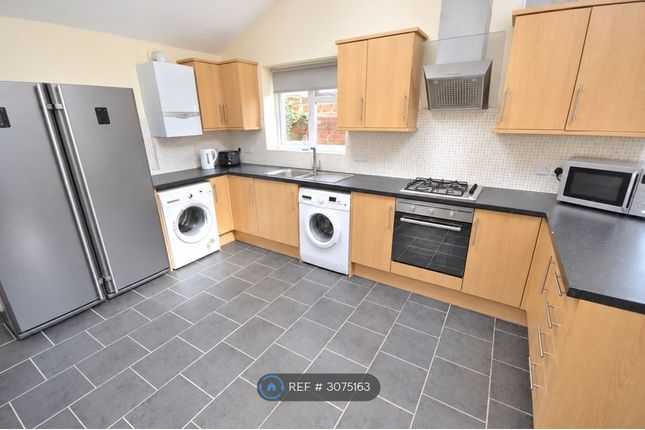 6-bed semi-detached on Culver Road, Reading, £4,500/mo