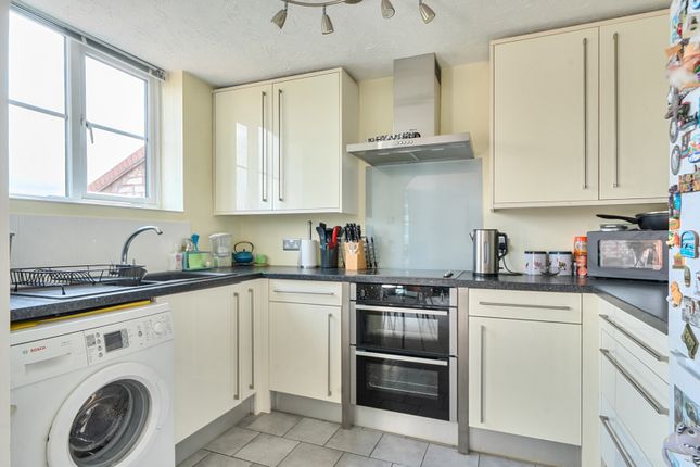 44, Gandon Vale, Buckinghamshire photo 2