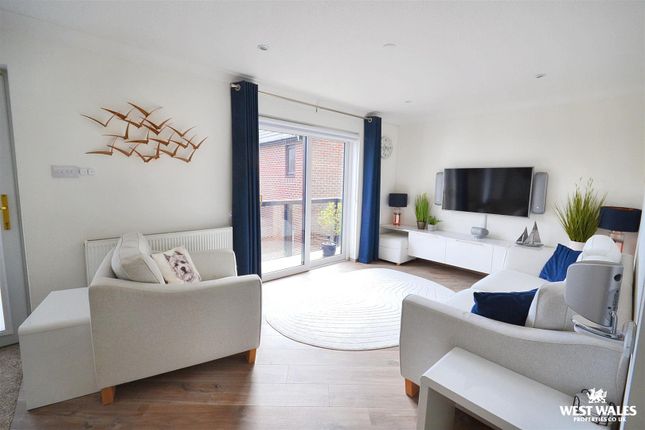 27, Gaddarn Reach, Milford Haven photo 4