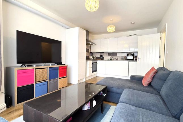 Flat 4, 56 Broomfield Avenue, Southgate photo 4