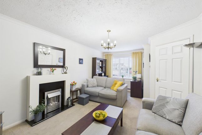 3, Flemming Avenue, Ruislip photo 2