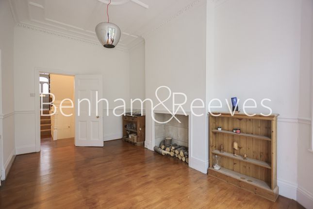 Flat to rent in Priory Gardens, Highgate