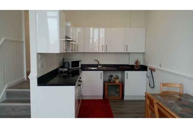 Flat for sale in Queensgate Centre, Grays