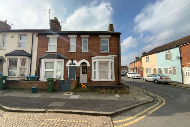 End terrace house to rent in Queens Park, Aylesbury HP21