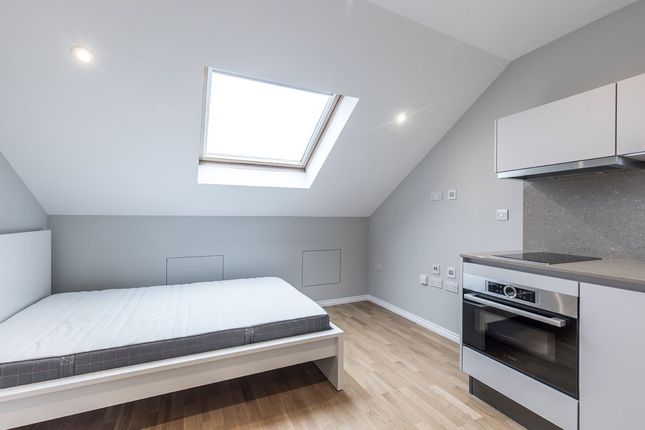 Flat 14 Saltram Crescent 109 Saltram Crescent, London photo 2