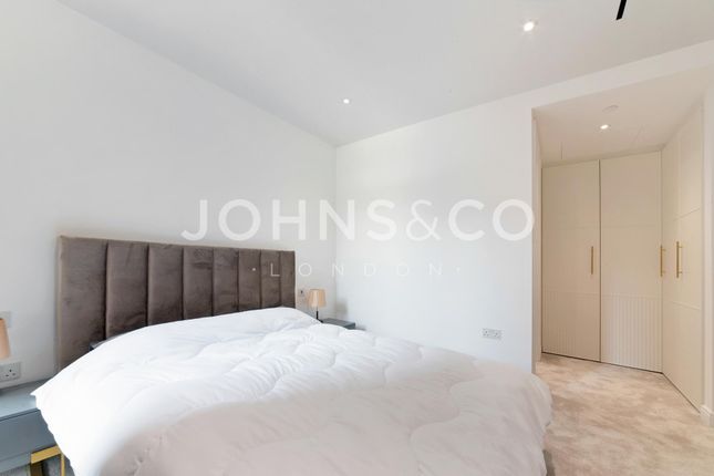 Flat to rent in Siena House, 250 City Road