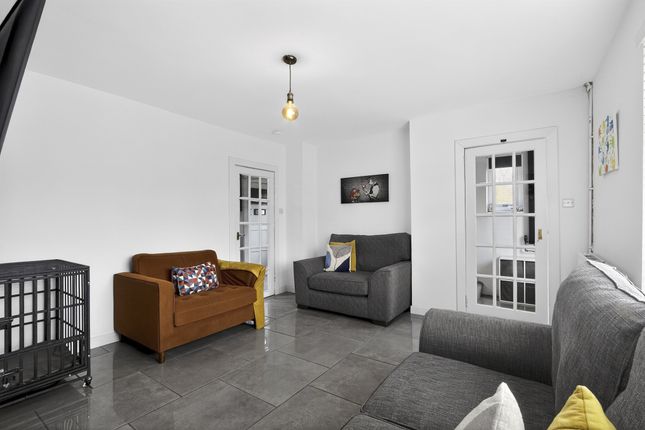 57, Skirsa Street, Glasgow photo 3