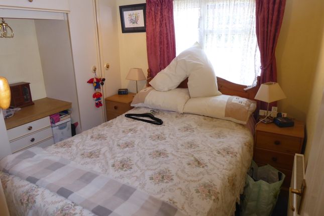 23 Coxes Avenue, Grange Farm Estate, Upper Halliford Road, Shepperton photo 4
