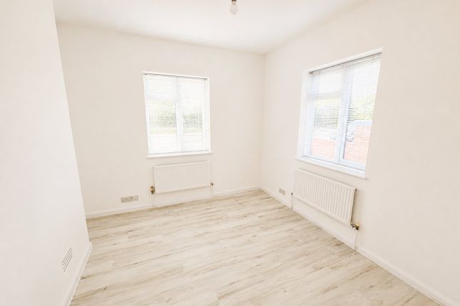 11, New Road, Shepperton photo 4