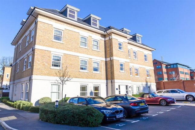 1 bed flat to rent in Trinity Court, Hawtrey Road, Windsor SL4