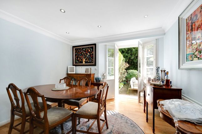 25, Creswick Walk, London photo 3