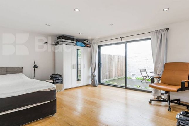 Lotus Mews N19, London photo 2