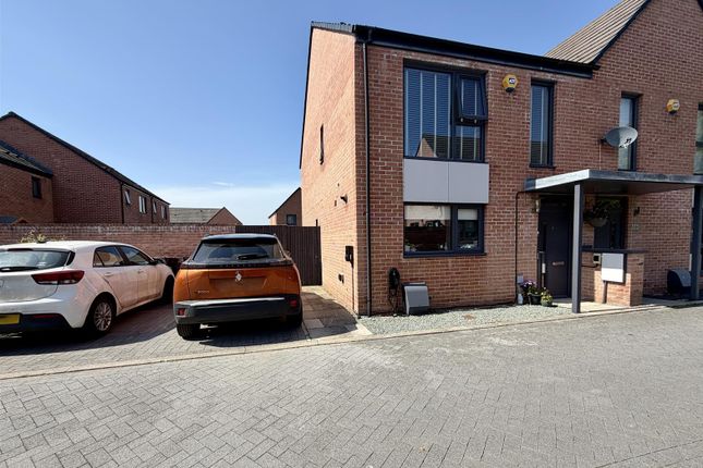 3-bed house on 8, Mayflower Crescent, Castleford, £240,000