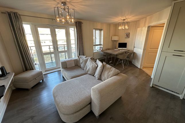 Flat for sale in Fleming Place, Bracknell