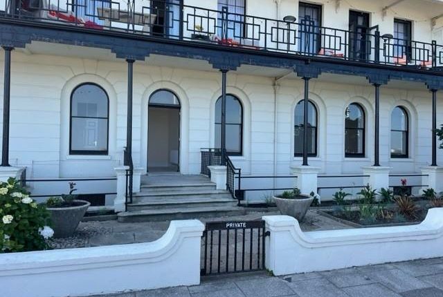 Flat to rent in Waterloo Crescent, Dover