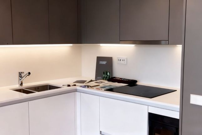 Apartment 171, Carrara Tower, London photo 4