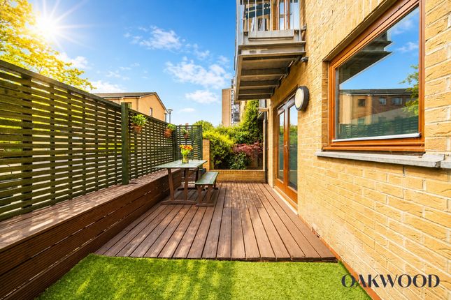 Flat 1, 68 George Downing Estate Cazenove Road, London photo 2