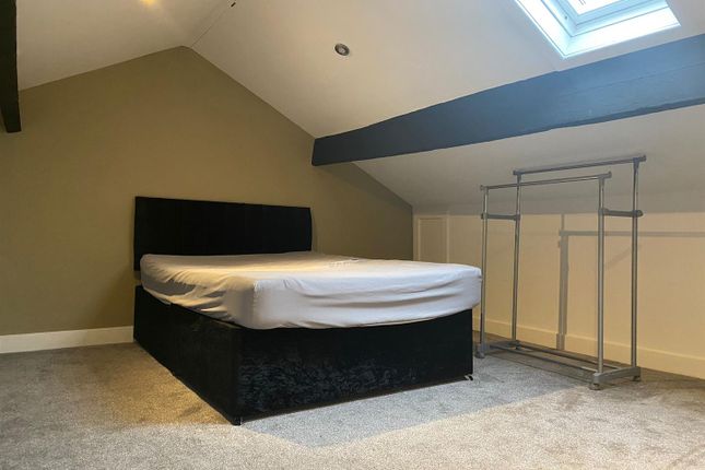 Room 6.Jpg