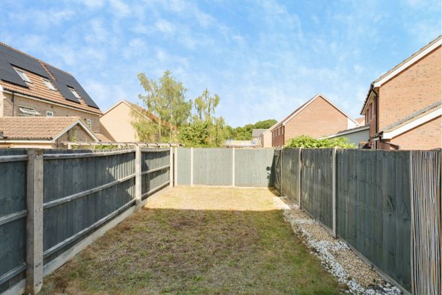 26, Bilberry Close, Red Lodge, Bury St. Edmunds photo 2