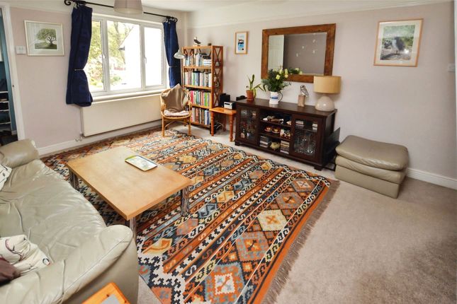 26, Elliott Close, Exeter photo 4