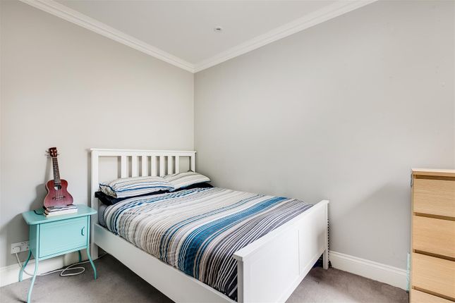 19b, Replingham Road, London photo 4