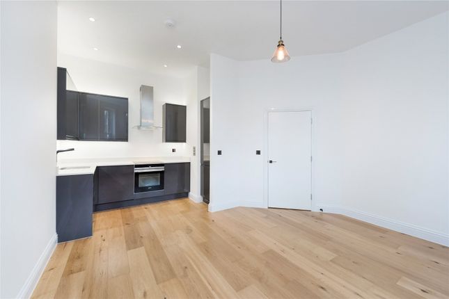 3,, Creffield Lodge, London photo 2