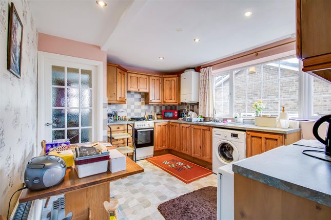 26, Oakland Drive, Wakefield photo 3