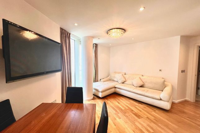 Flat to rent in 37 Millharbour, London