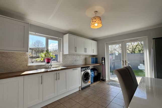 8, Maes Llewelyn, Ammanford photo 4