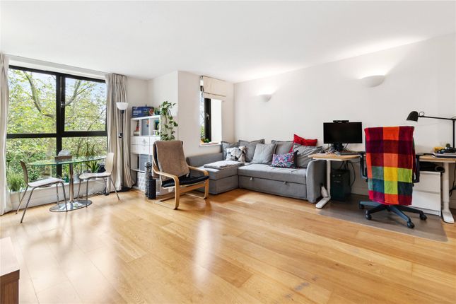 Flat to rent in St. Williams Court, 1 Gifford Street