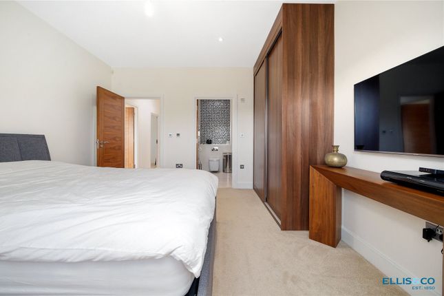 Flat for sale in Evergreen Court, 10A Amberden Avenue, Finchley, London