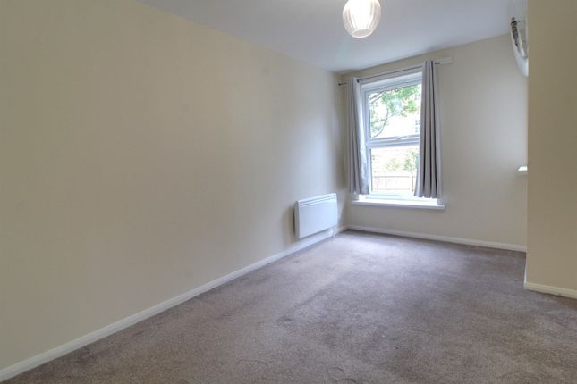 12, Millers Green Close, Enfield photo 4