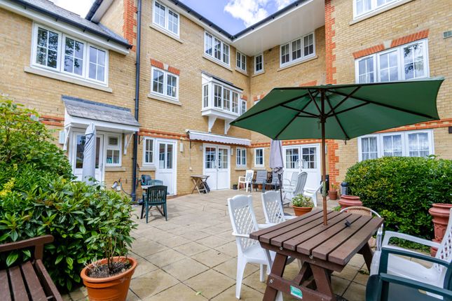 Flat 24, Hutchings Lodge High Street, Rickmansworth photo 4