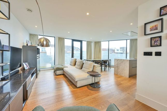 2-bed flat on Upper Richmond Road, Putney, £650,000