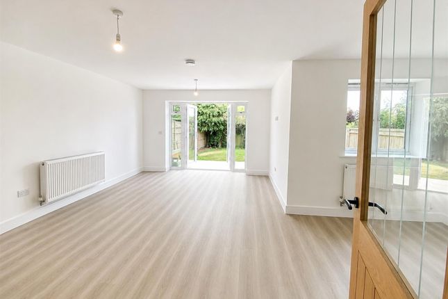 NEW BUILD, 32B Princes Avenue, SHEERNESS photo 3