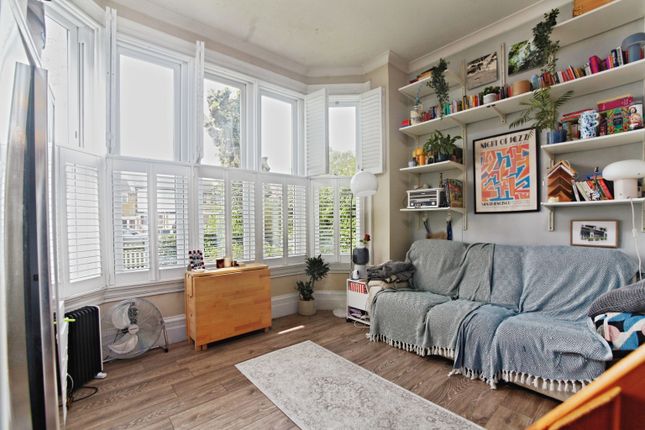 Flat 3 - 1, Tennison Road, London photo 3