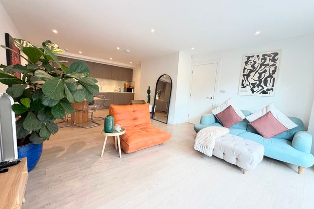 Flat 3, London photo 2