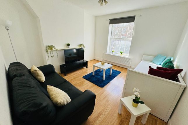 Thumbnail Flat for sale in Falmouth Road, Elephant And Castle, London