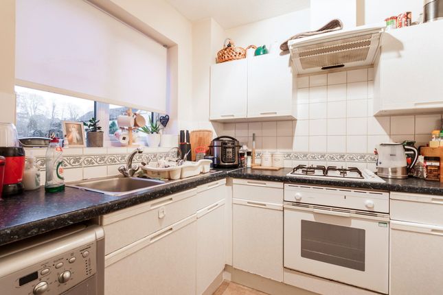 25, Davy Close, Wokingham photo 4