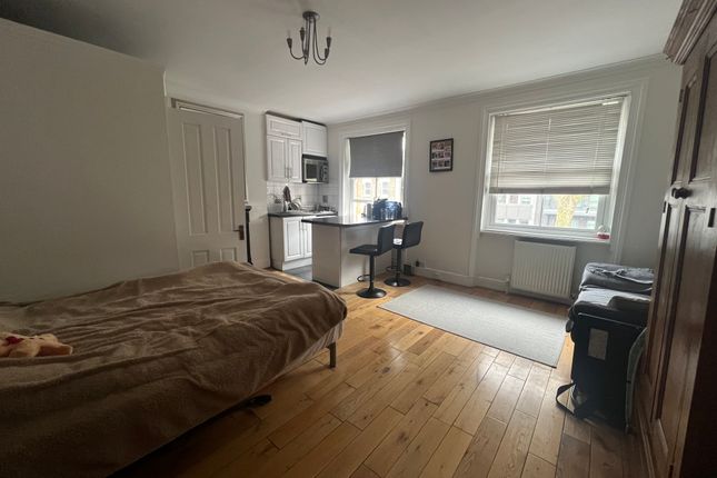 Studio to rent in Chiswick High Road, Chiswick