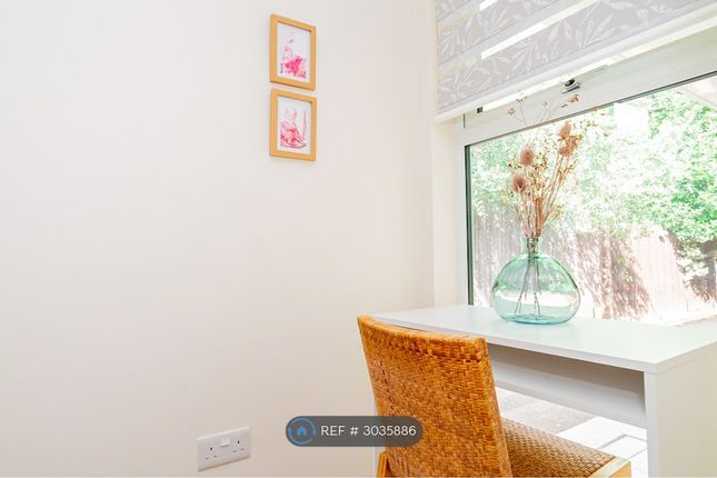 Allingham Close, London photo 4