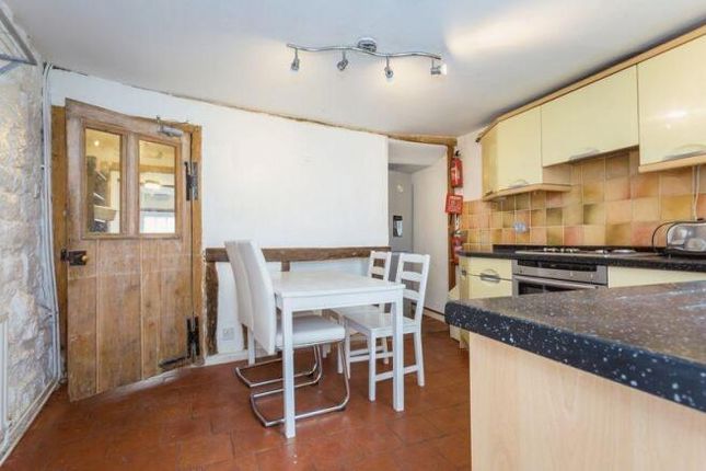 Room 1, 4, Well Street, Buckinghamshire photo 2