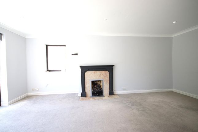Meadow Cottage, Holyport Street, Maidenhead photo 4