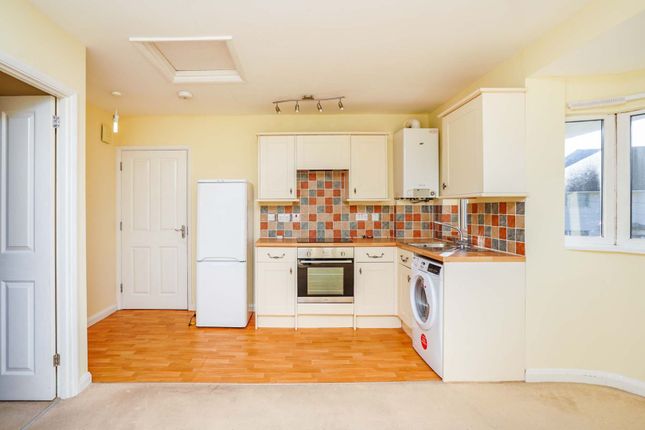 Thumbnail Flat for sale in Crabtree Road, Oxford