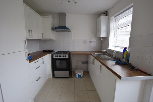 21, Greenway Court, Barry photo 4