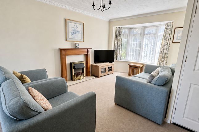 11, Warren Walk, Ferndown photo 3