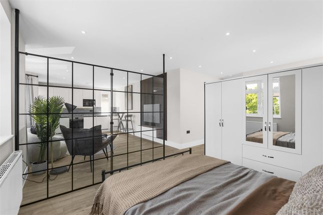 Flat 3, 11, Tolmers Gardens, Potters Bar photo 3