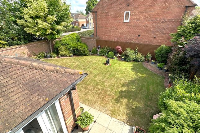 Part Walled Rear Garden 576