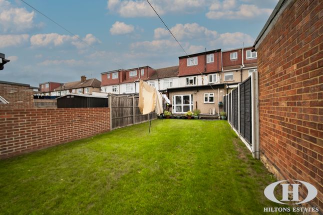 74, Greenland Crescent, Southall photo 4