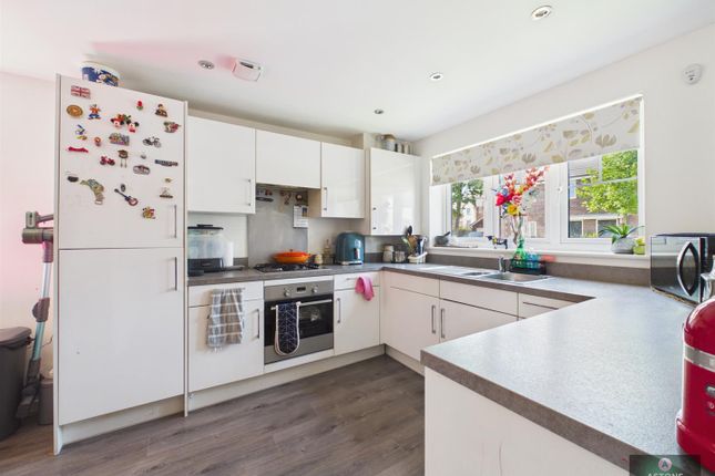 36, Foxglove Drive, Crawley photo 2